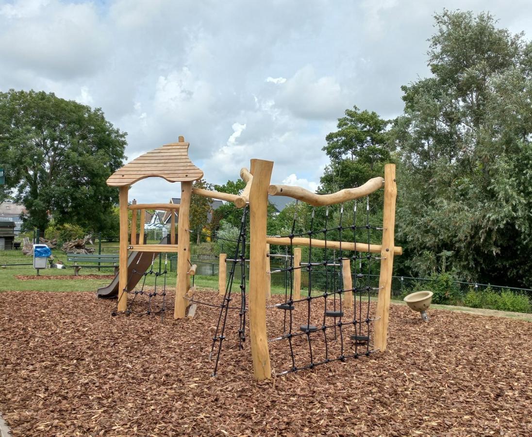 Huisje Finn, Met Grote Tuin En Veel Privacy Dirkshorn Luaran gambar